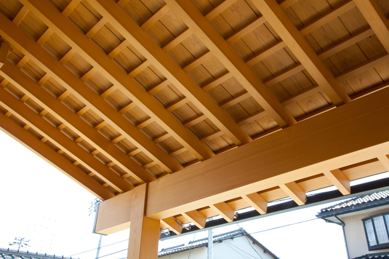 玄関軒天はこだわりの化粧屋根